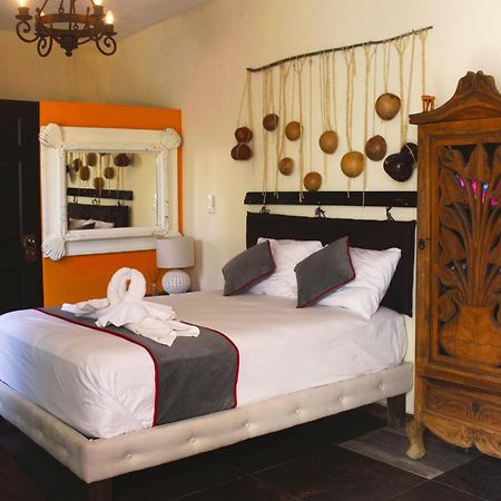 Casa Aluxes Hotel バリャドリッド エクステリア 写真