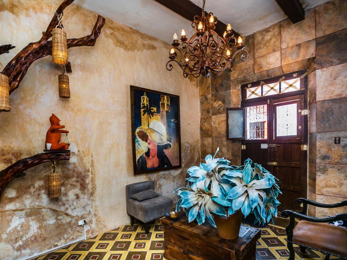 Casa Aluxes Hotel バリャドリッド エクステリア 写真