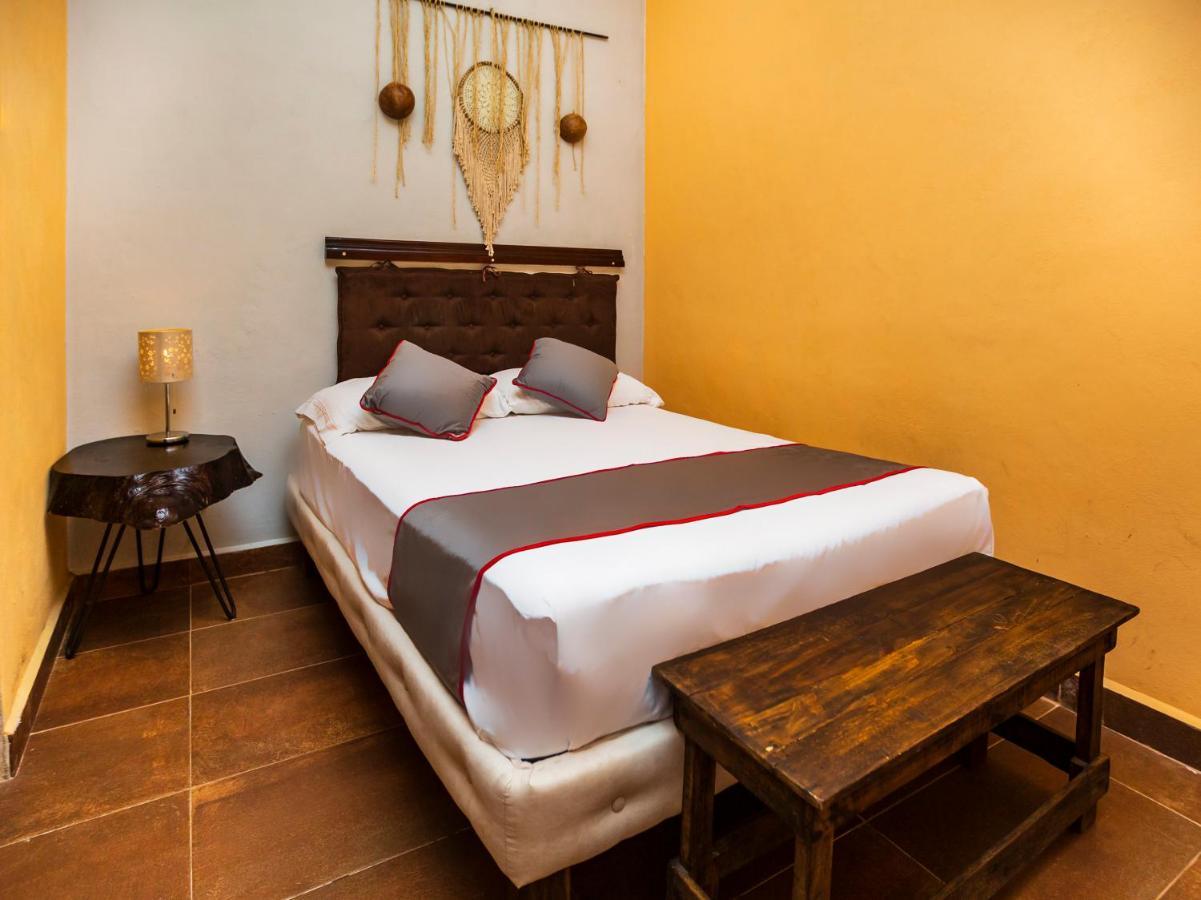 Casa Aluxes Hotel バリャドリッド エクステリア 写真