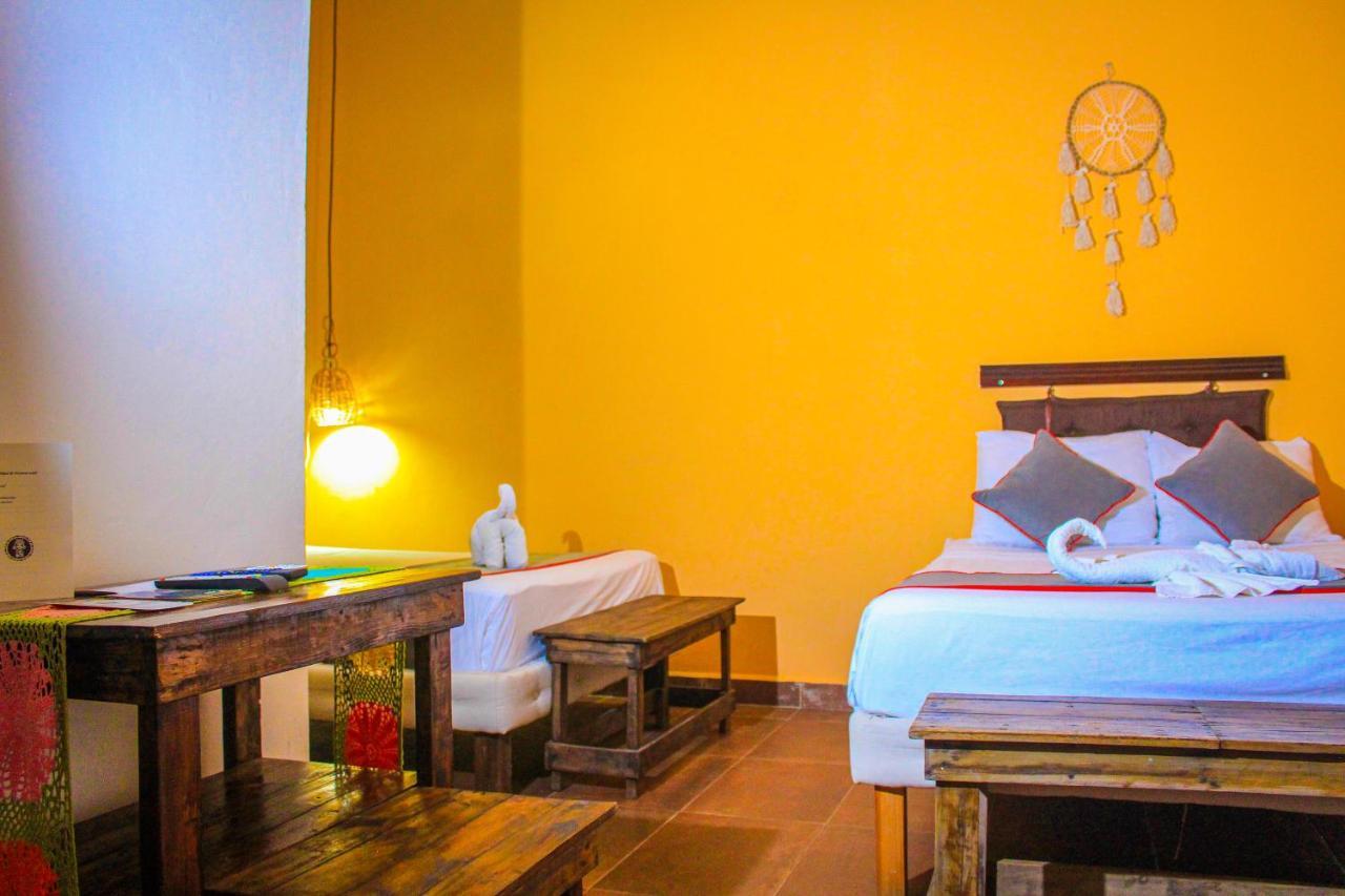 Casa Aluxes Hotel バリャドリッド エクステリア 写真
