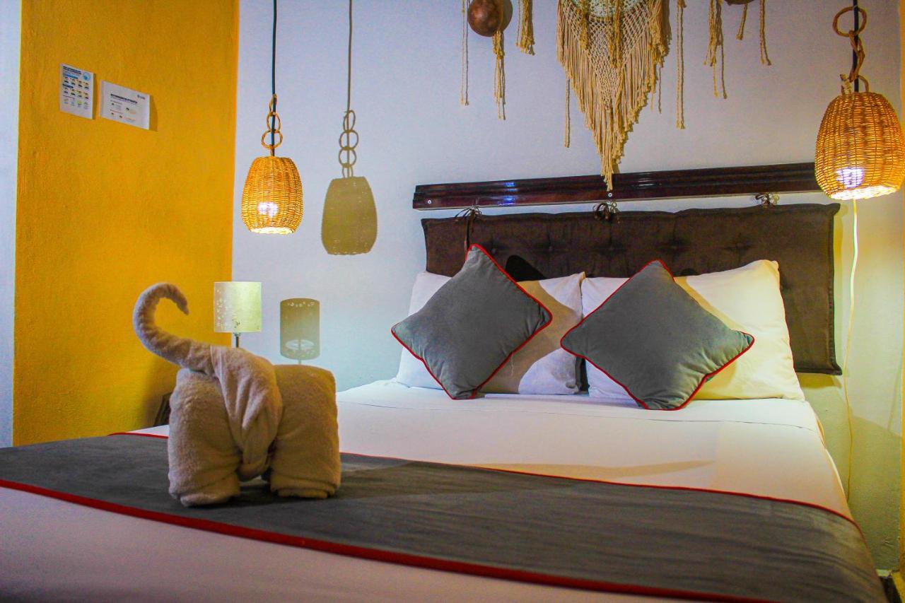 Casa Aluxes Hotel バリャドリッド エクステリア 写真