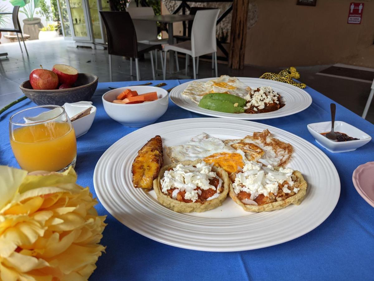 Casa Aluxes Hotel バリャドリッド エクステリア 写真
